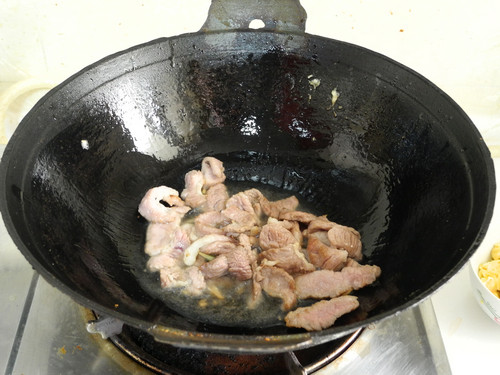 韭黄猪肉炒鸡蛋步骤7