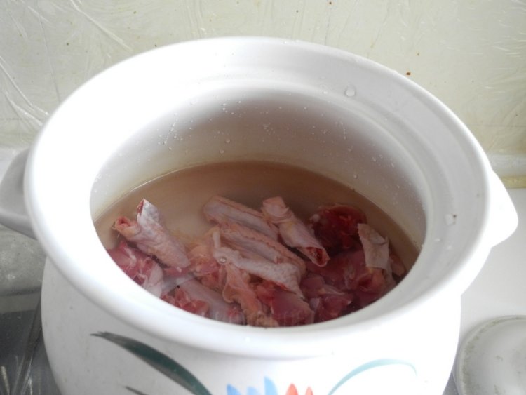 昆布土鸡鱿鱼煲步骤7
