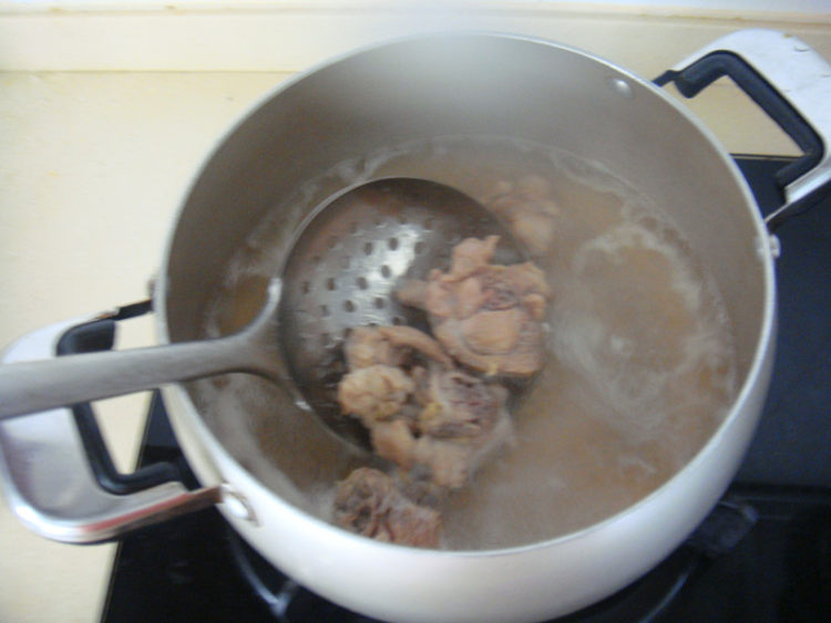 鸡肉蘑菇毛豆汤步骤5