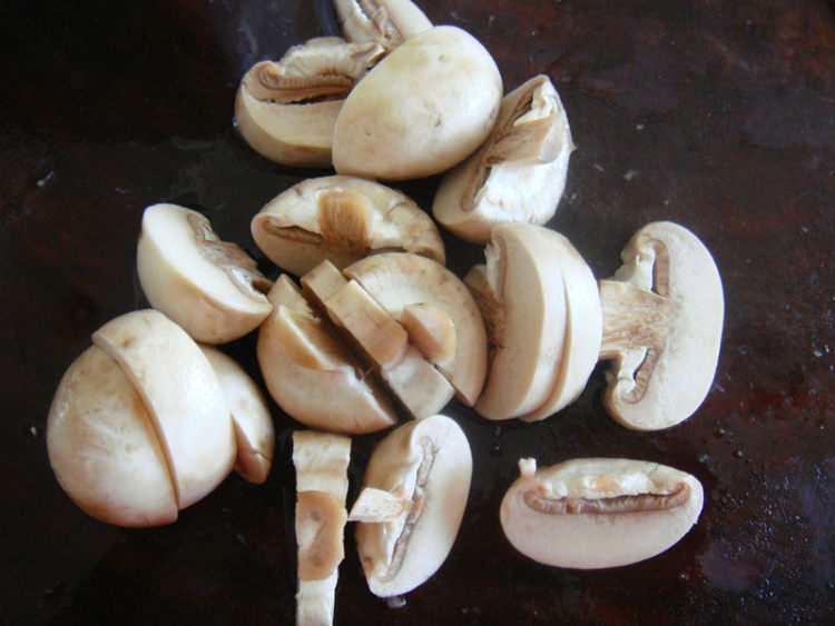 鸡肉蘑菇毛豆汤步骤4
