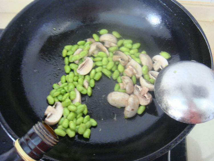 鸡肉蘑菇毛豆汤步骤8