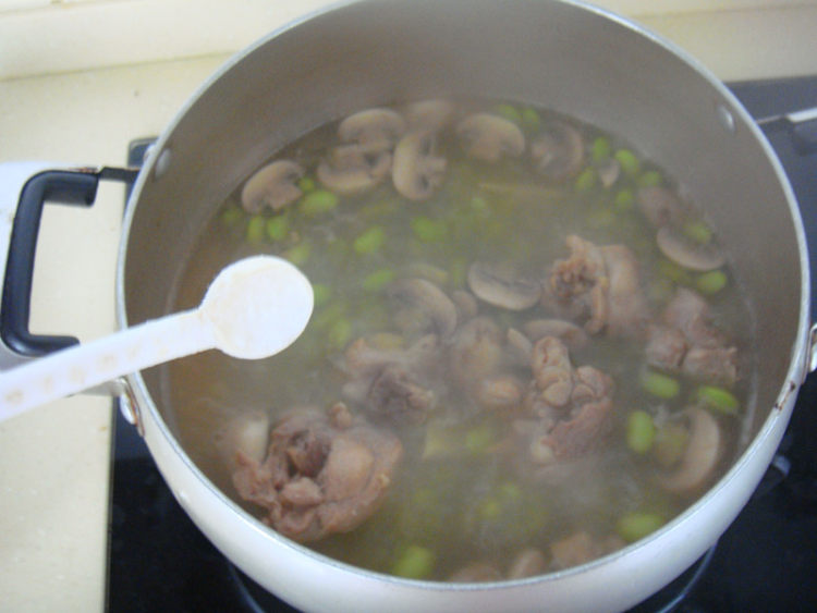 鸡肉蘑菇毛豆汤步骤13