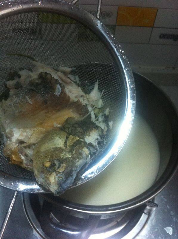 时蔬香菇鲫鱼汤步骤7