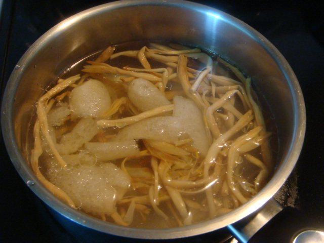 金针菜丝瓜瘦肉汤步骤3