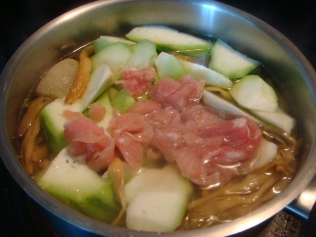 金针菜丝瓜瘦肉汤步骤5