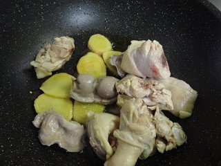 麻油鸡汤步骤7