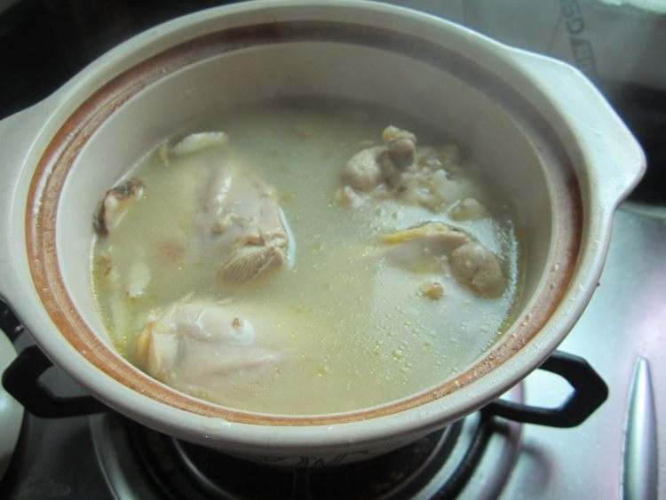 当归煲鸡步骤7