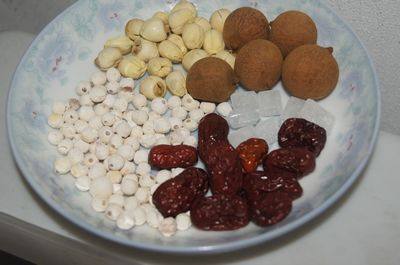 莲子芡实汤步骤1