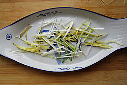 葱油黄花鱼步骤7