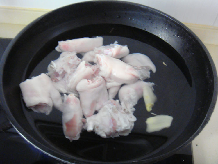 黄豆煲猪脚步骤6