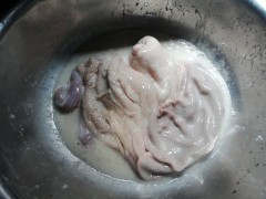 白果腐竹猪肚汤步骤5
