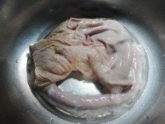 白果腐竹猪肚汤步骤4