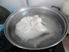 白果腐竹猪肚汤步骤7