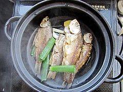 鲫鱼金针豆腐汤步骤3
