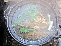 鲫鱼金针豆腐汤步骤4