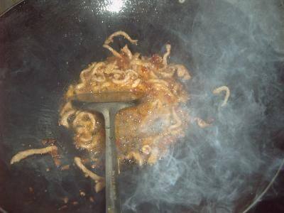 蒜苗豆腐皮炒肉丝步骤5