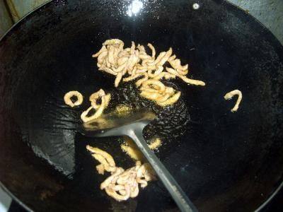 蒜苗豆腐皮炒肉丝步骤4