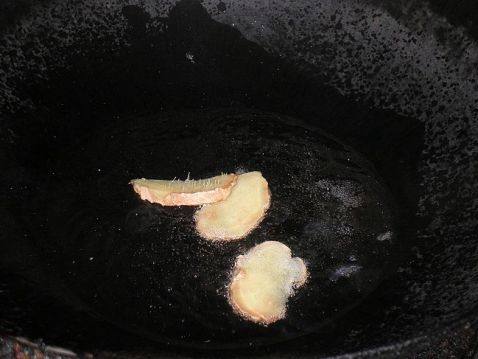 炖鸡翅步骤4