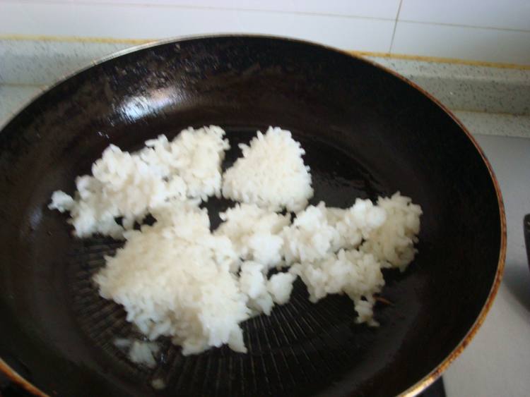 青菜鸡蛋炒饭步骤3