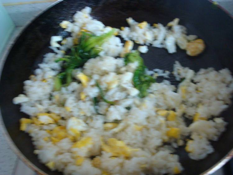 青菜鸡蛋炒饭步骤6