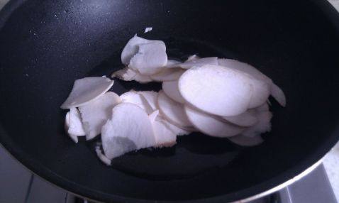 杏鲍菇炒青菜步骤3