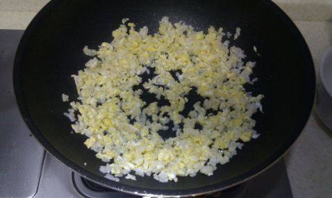 青菜香菇蛋炒饭步骤3