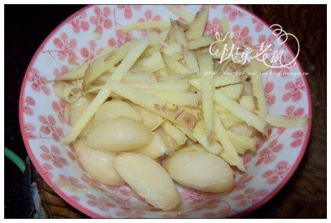 糍粑辣子排骨肉皮步骤4