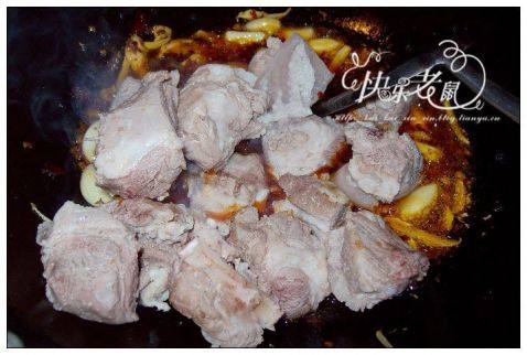 糍粑辣子排骨肉皮步骤7