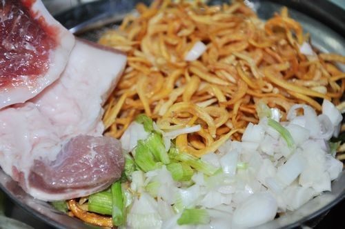 酥肉银鱼步骤1