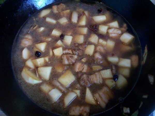 萝卜烧肉步骤6
