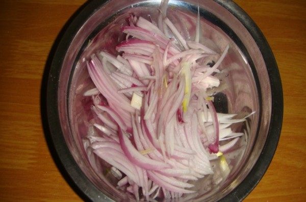 元葱炝干豆腐步骤1
