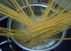 蒜茸奶油意大利面步骤1