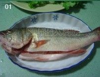 泰式柠檬蒸鲈鱼步骤1