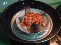 泰式柠檬蒸鲈鱼步骤7