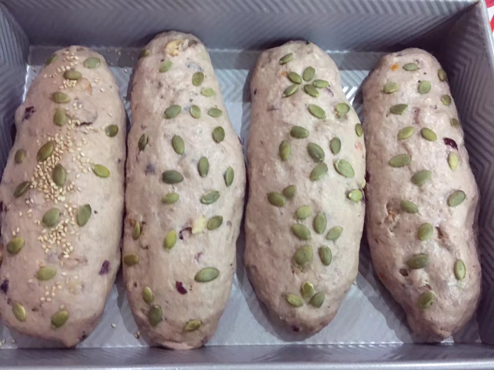 蔓越莓核桃软欧步骤9