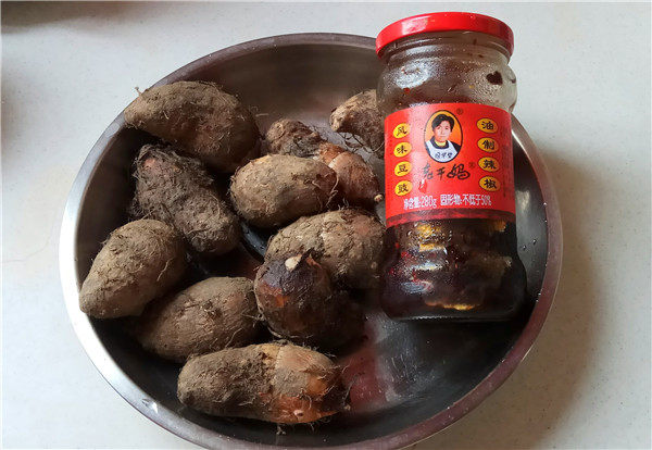 豆豉蒸芋头步骤1
