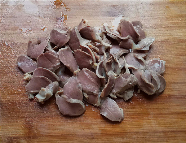 鸭肫炒土豆青椒步骤5
