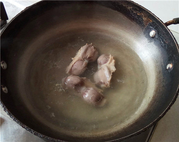 鸭肫炒土豆青椒步骤4
