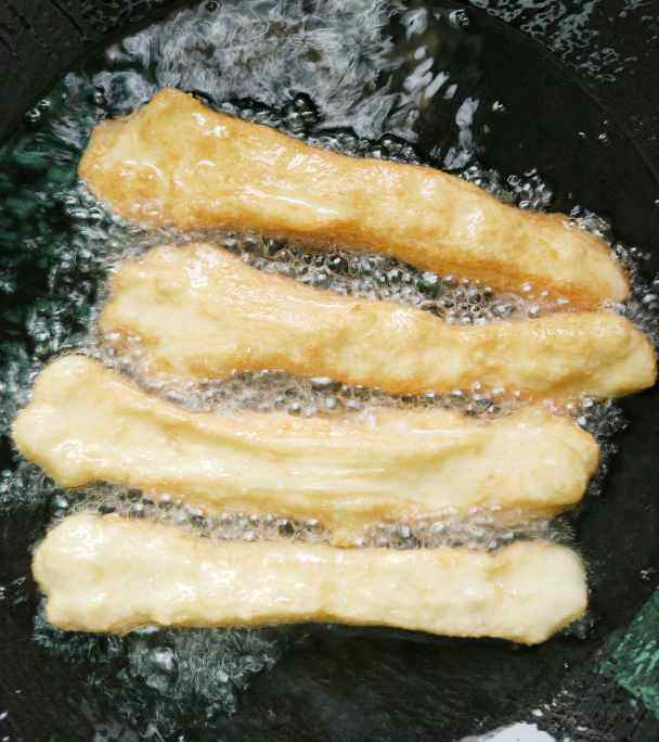 酵母版油条步骤10