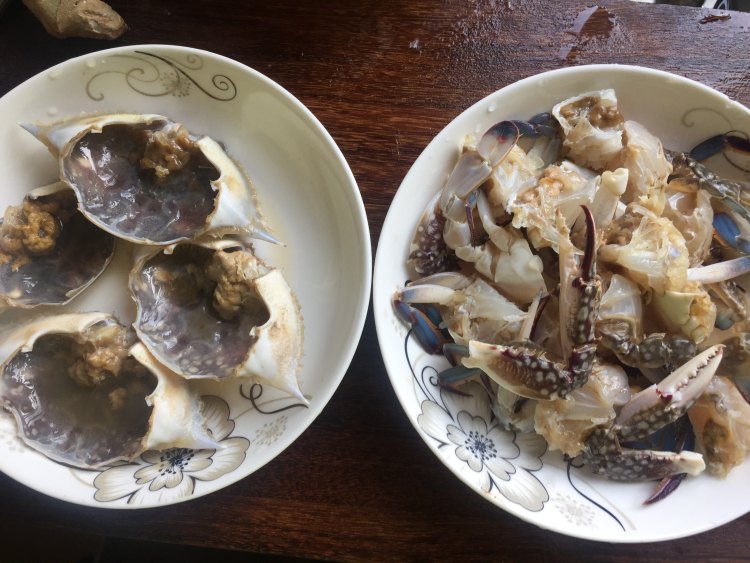肉蟹煲步骤1