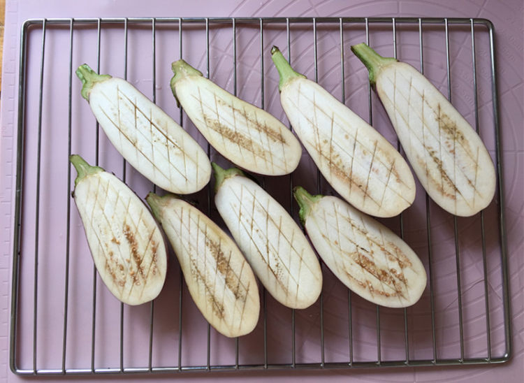 蒜蓉烤茄子步骤3