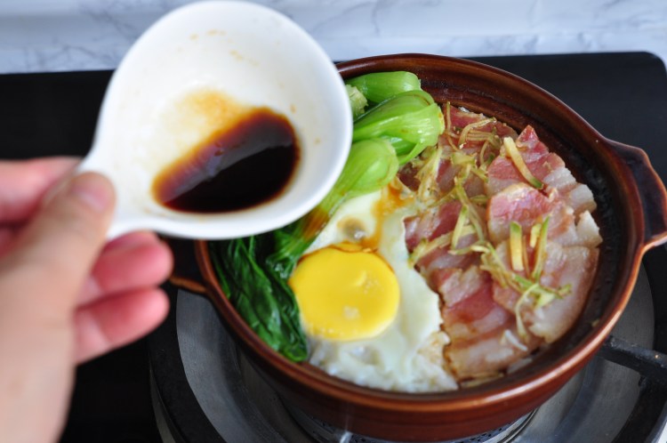 咸肉煲仔饭步骤10