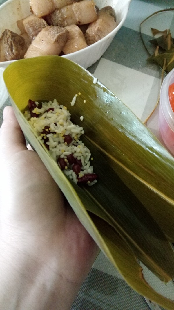 红豆咸蛋腊肠肉粽步骤9