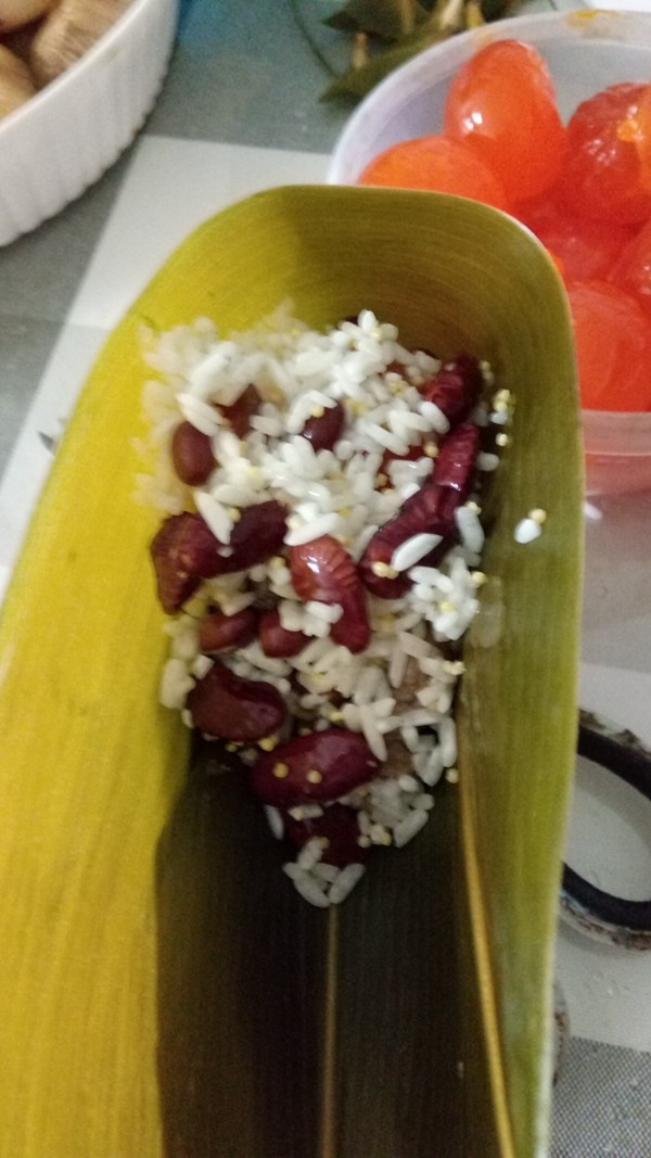 红豆咸蛋腊肠肉粽步骤11