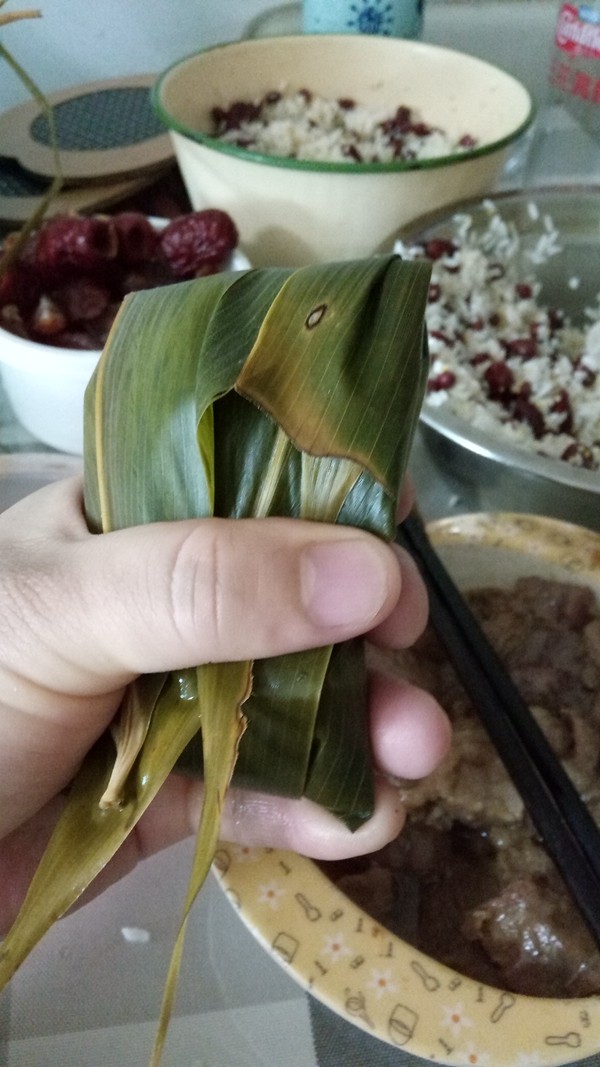 红豆咸蛋腊肠肉粽步骤13