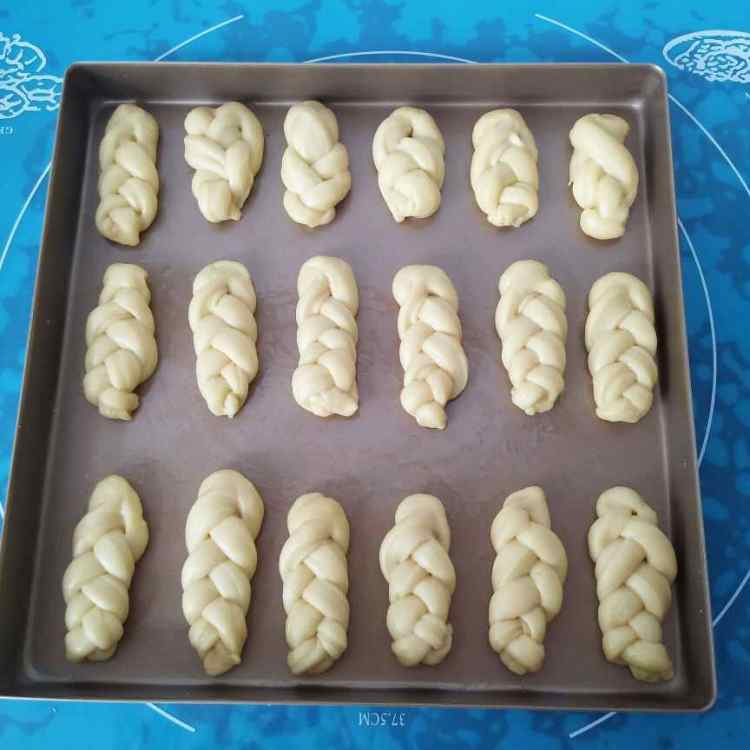 黄金小辫子面包步骤13