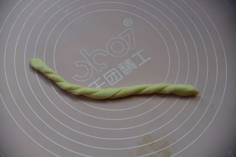 菠萝酱拉网花包步骤8