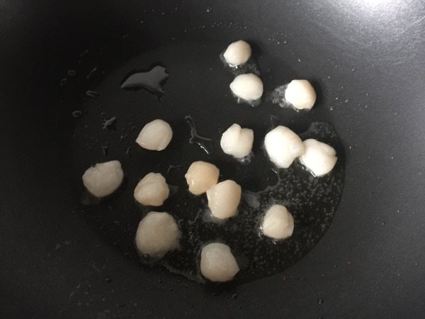 香煎芦笋鲜贝肉步骤3