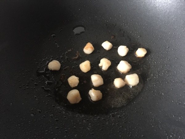香煎芦笋鲜贝肉步骤4