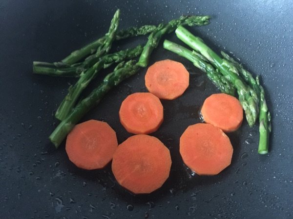 香煎芦笋鲜贝肉步骤5